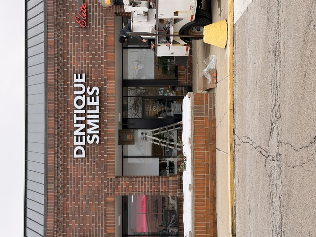 Dentique Smiles — Storefront Sign