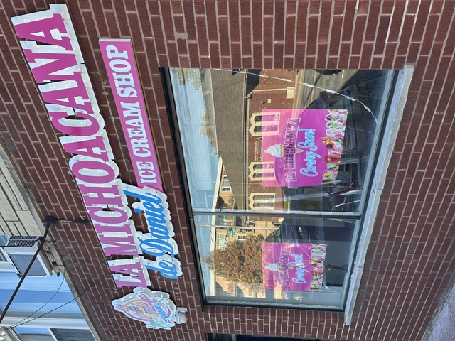 La Michoacana — Storefront Signage