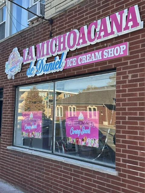 La Michoacana — Storefront Signage
