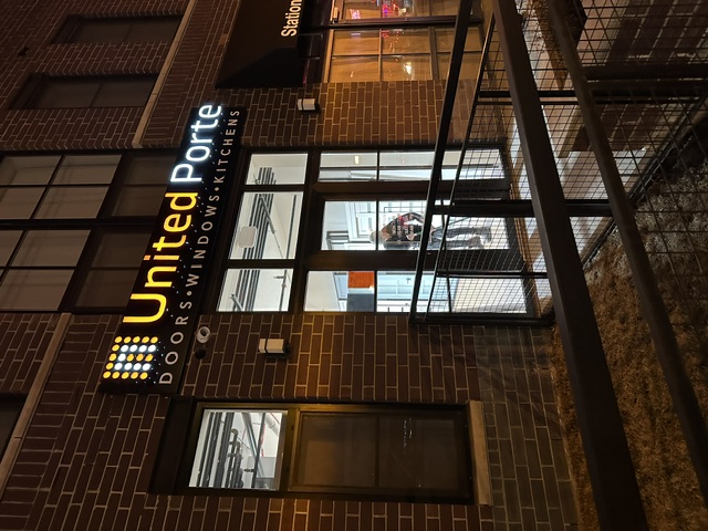 United Porte — Storefront Sign