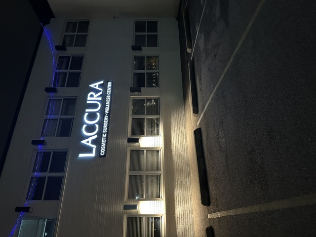 Laccura — Night Illumination