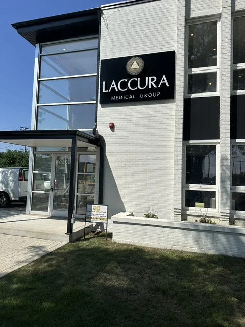 Laccura — Blade Sign